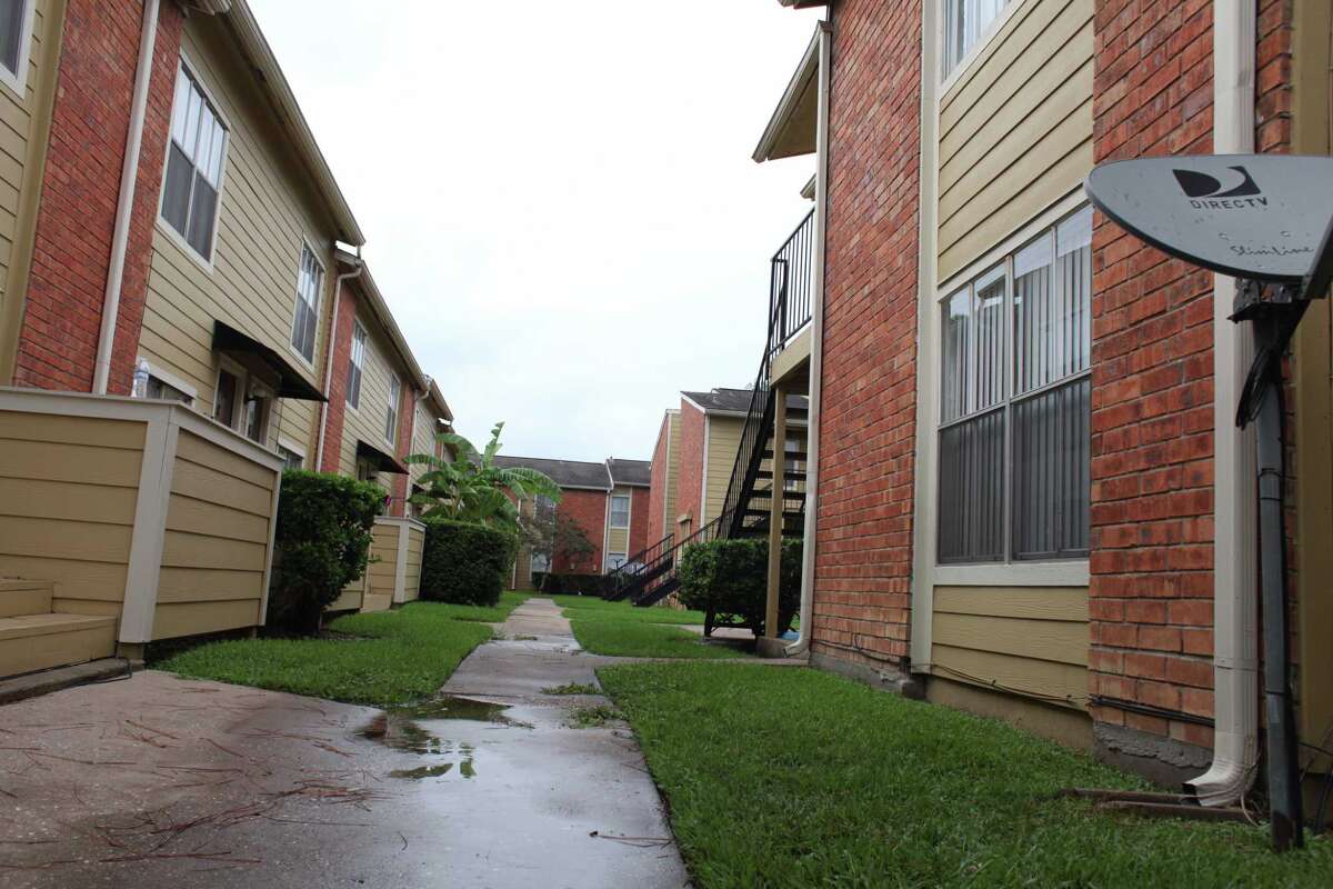 Possible murder suspect dies in officerinvolved shooting in Missouri City