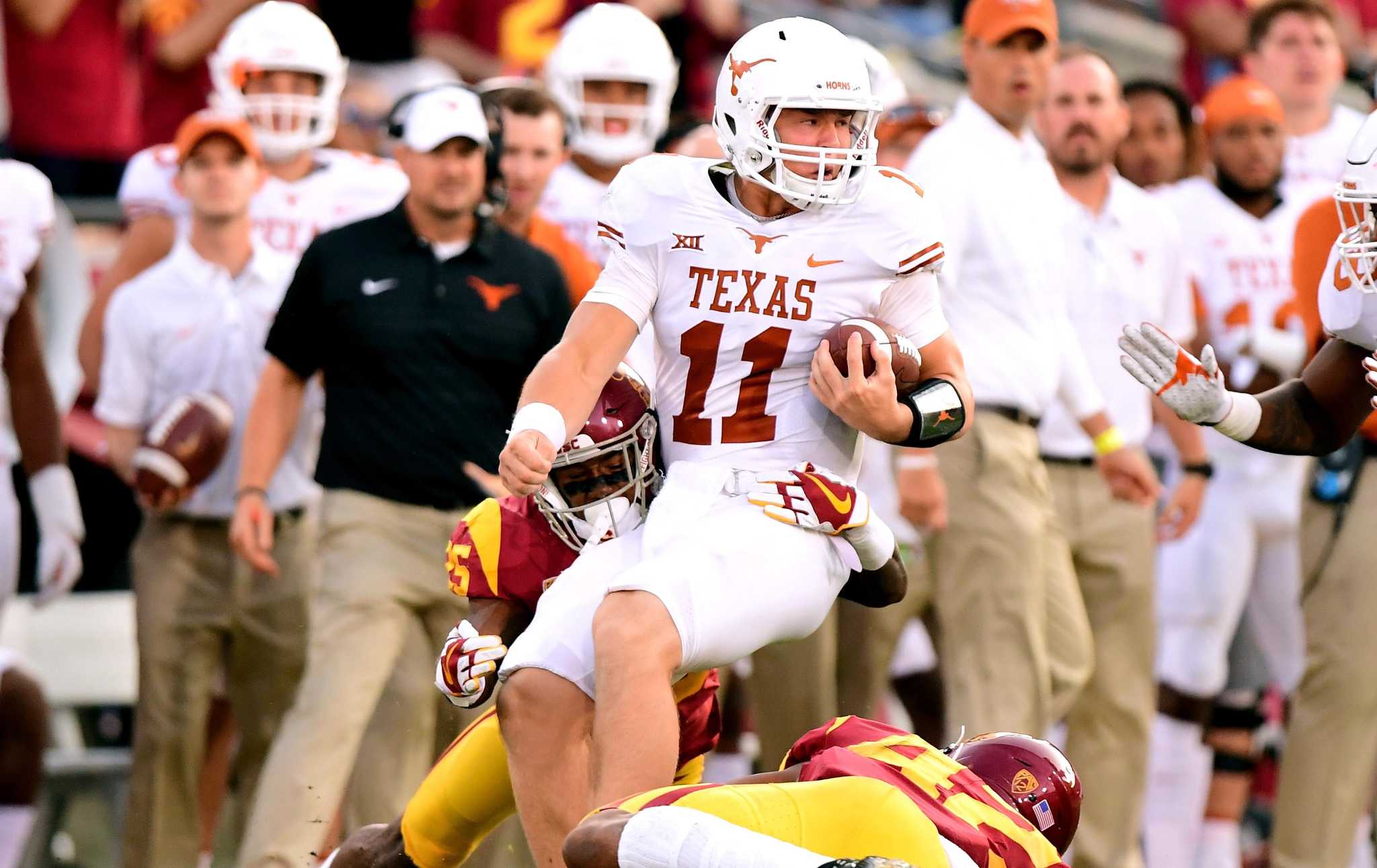 Sam Ehlinger has positive outlook on knees, Longhorns season