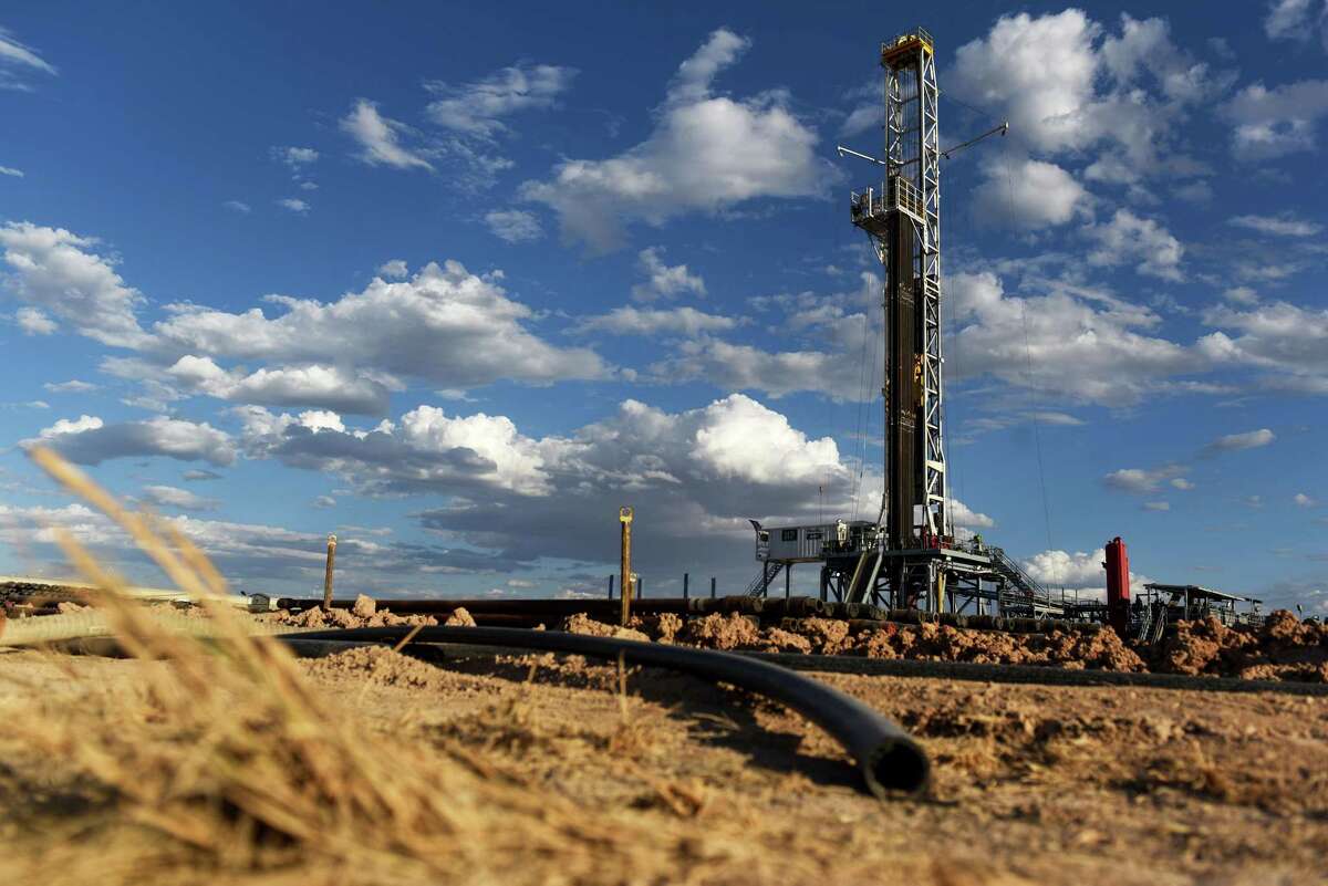 Midland gains one rig; Permian loses six