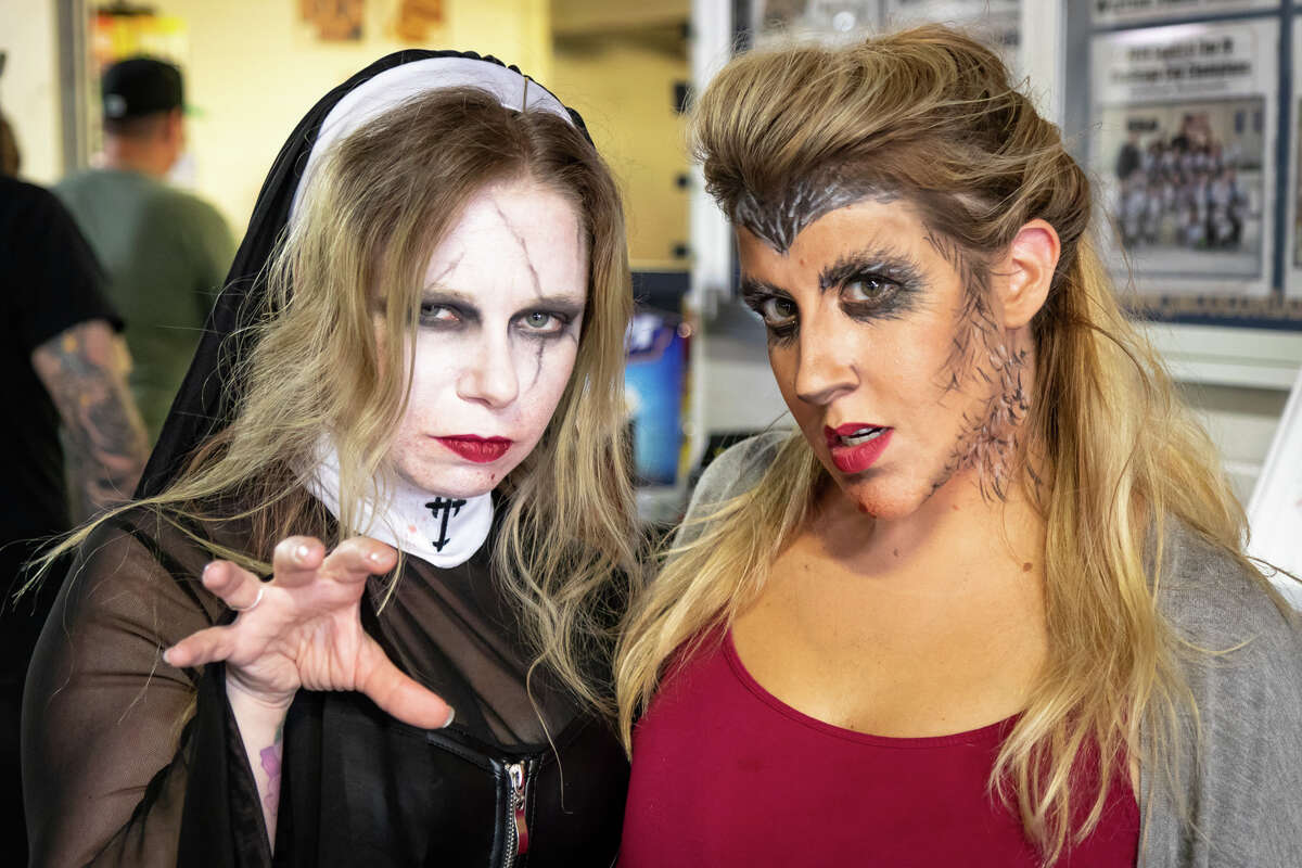 Connecticut Horror Fest, hosted by Horror News Network, was held at the Matrix Conference Center in Danbury on September 15, 2018. Fans met horror celebrities, shopped vendors and participated in costume contests. Were you SEEN?
