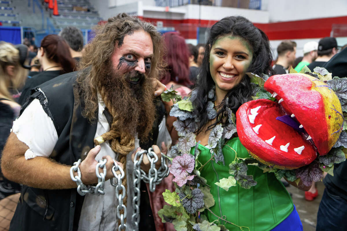 Connecticut Horror Fest, hosted by Horror News Network, was held at the Matrix Conference Center in Danbury on September 15, 2018. Fans met horror celebrities, shopped vendors and participated in costume contests. Were you SEEN?
