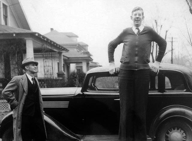 Remembering Robert Wadlow, the world's tallest ever man - Vimarsana News