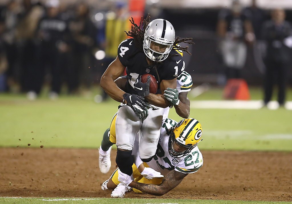 Oakland Raiders wide receiver Dwayne Harris (17), left, is