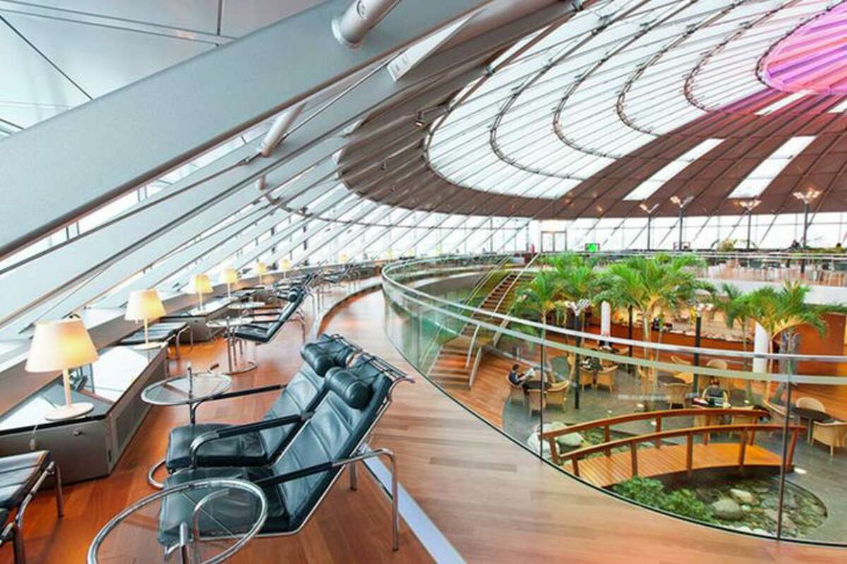 The Skyview Lounge at Basel’s airport is open to all passengers. (Image: Basel-Mulhouse-Freiburg Euroairport)