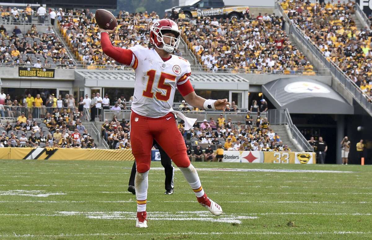 Kansas City Chiefs quarterback Patrick Mahomes (15) throws a touchdown pass to Demarcus Robinson in an NFL football game against the Pittsburgh Steelers, Sunday, Sept. 16, 2018, in Pittsburgh. (AP Photo/Don Wright)