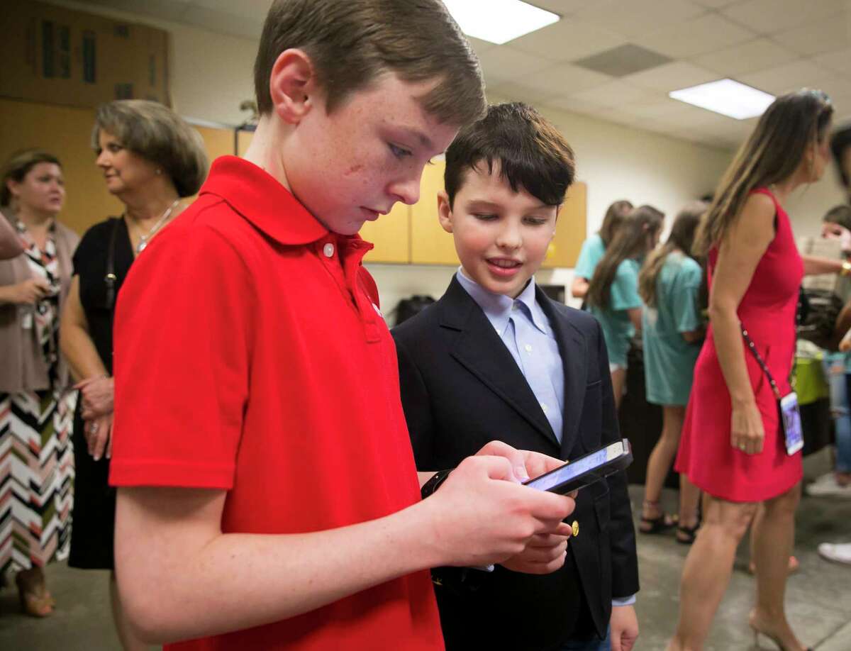 ‘Young Sheldon’ stars give back to Houston schools