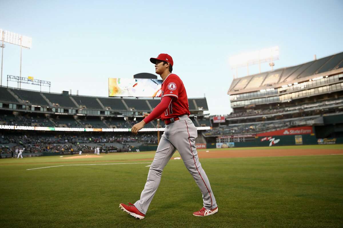 Andrelton Simmons, Shohei Ohtani both injured in Angels' loss