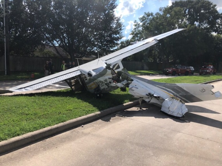 One injured after DEA plane crashes in west Houston near Sugar Land
