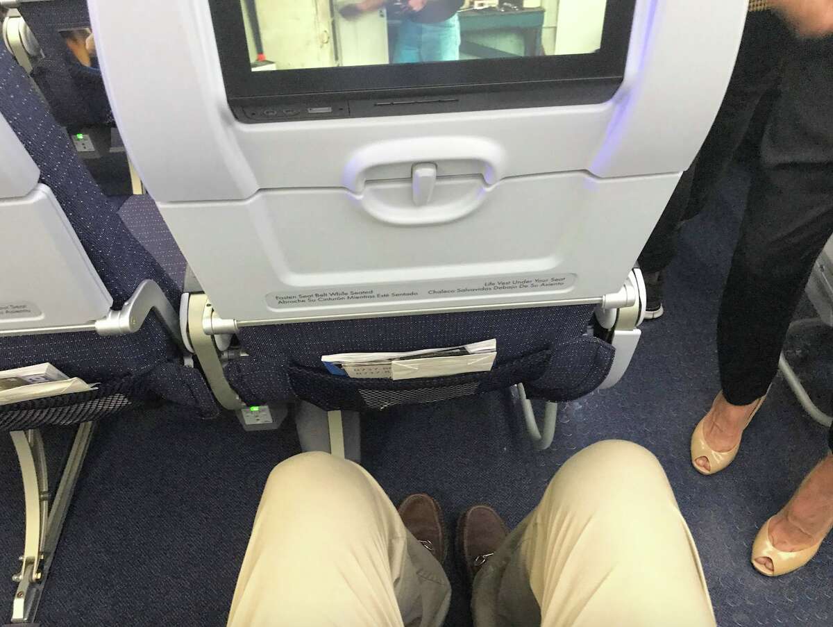 Copa Airlines unveils new 737 with lieflat seats [PHOTOS]