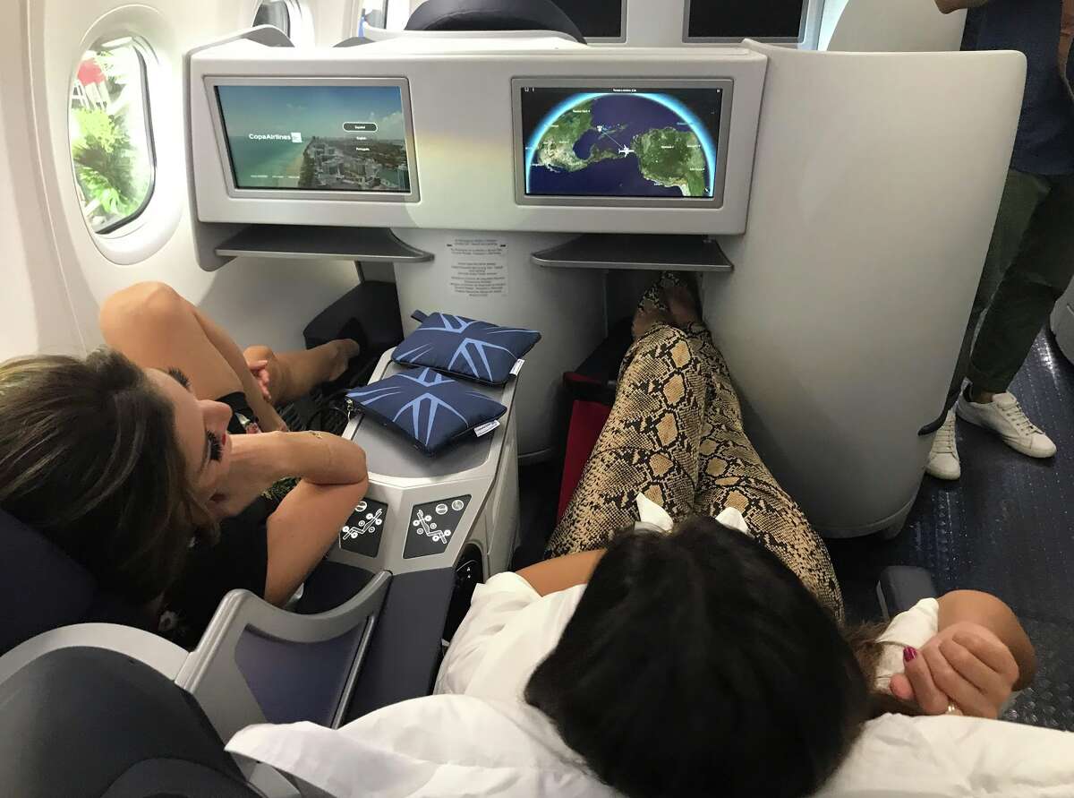 Copa Airlines unveils new 737 with lieflat seats [PHOTOS]
