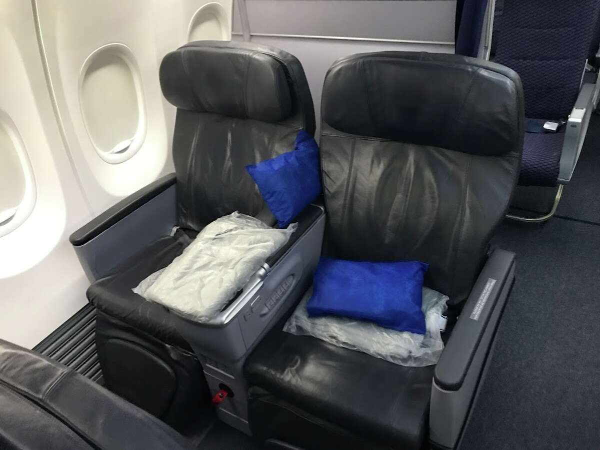 Copa Airlines unveils new 737 with lie-flat seats [PHOTOS]