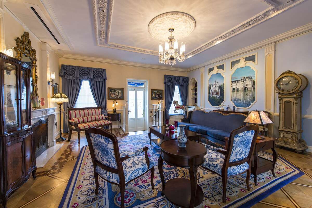 Peek inside Disneyland's most fanciful lounge Here's the 15,000