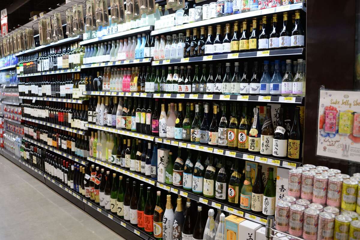 Residents line up for opening of long awaited H Mart store anchoring