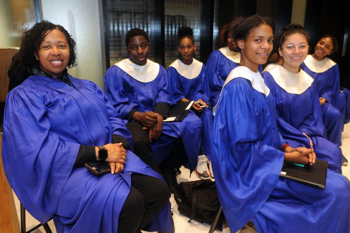 Bridgeport music teacher wins top state teaching award