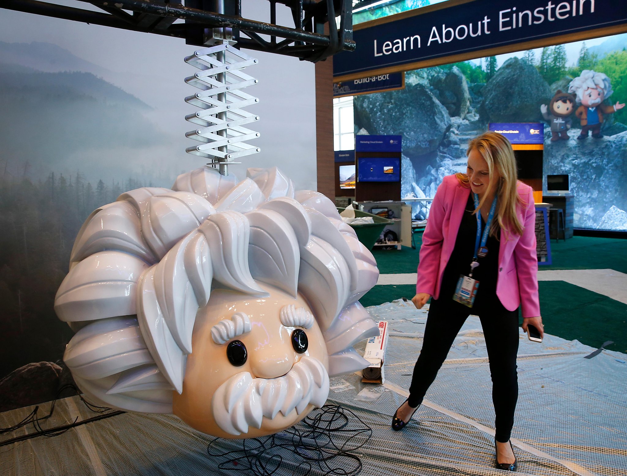 Behind The Scenes At Dreamforce Salesforces Tech Extravaganza