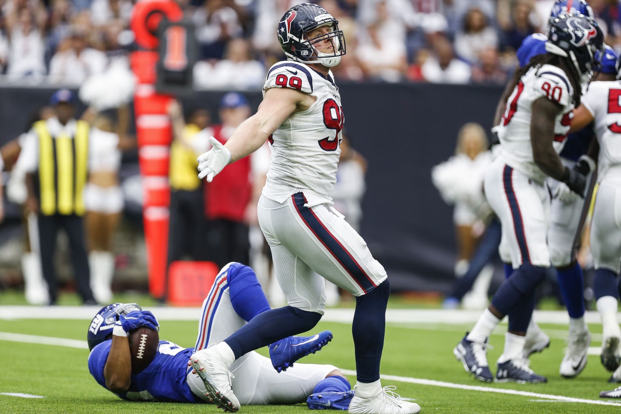 Manning throws 2 TDs as Giants beat Texans 27-22 for 1st win