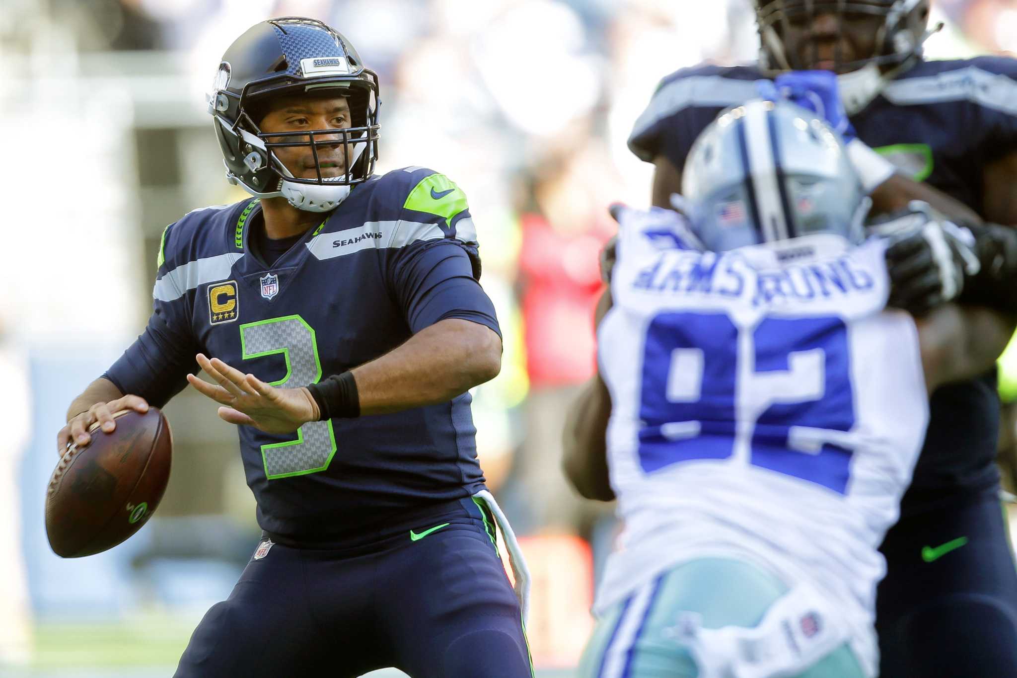 Russell Wilson gives $156,000 in  stock to his linemen