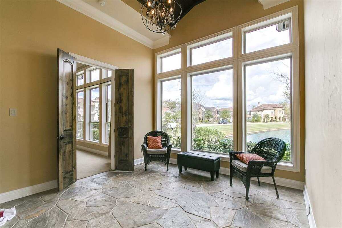 Peek inside Houston's luxury home foreclosures, including a mansion on