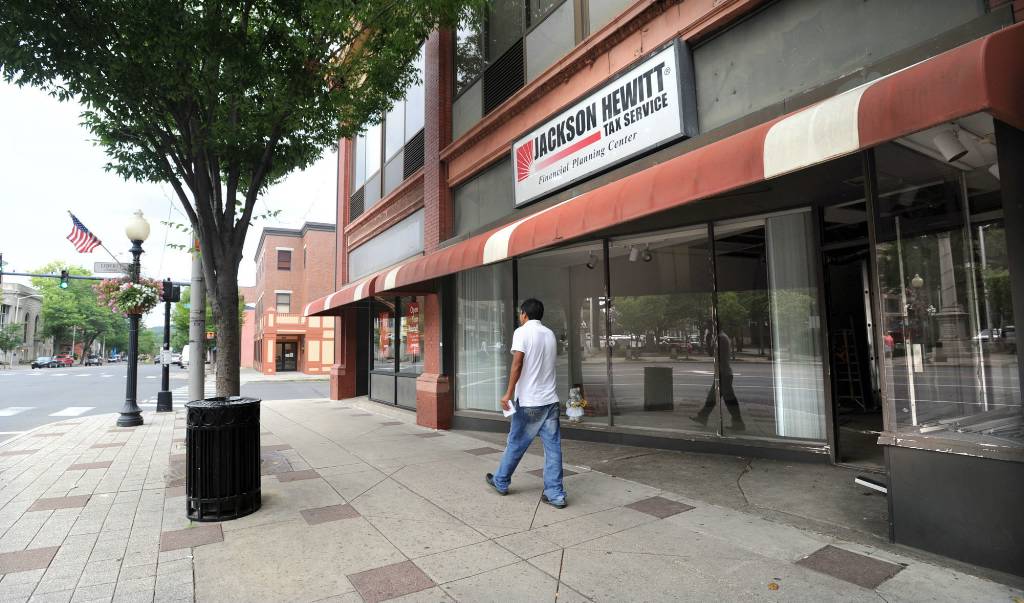 Naugatuck Valley Community College moving Danbury location to Main Street