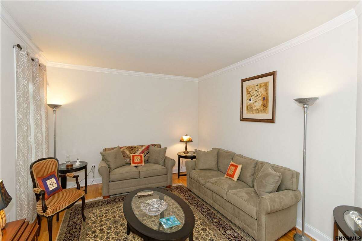 For sale 4 homes in the Niskayuna school district