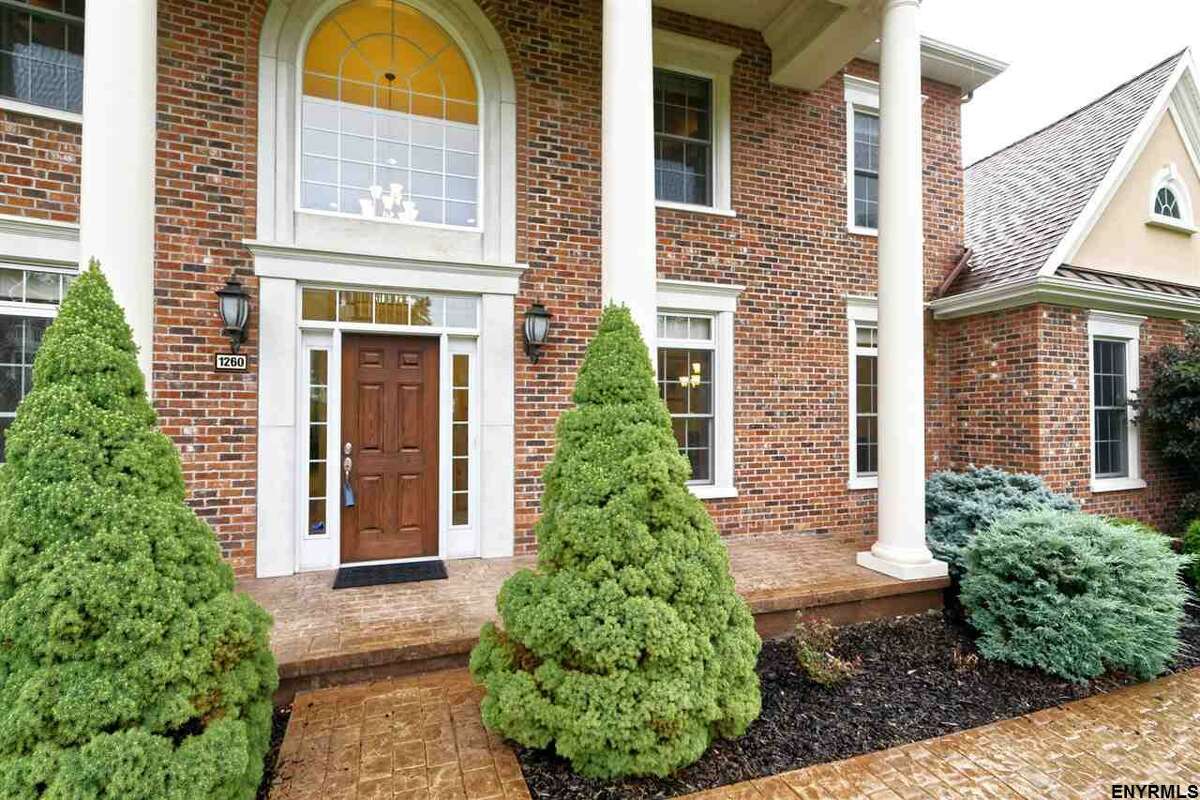 For sale 4 homes in the Niskayuna school district