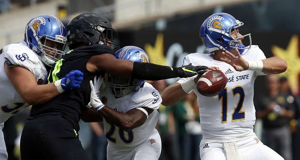 Oregon linebacker Justin Hollins (11) nearly gets a hand on the ball as San Jose State quarterback Josh Love prepares to the throw during the first quarter of an NCAA college football game at Autzen Stadium, Saturday, Sept. 15, 2018, in Eugene, Ore. (Andy Nelson/The Register-Guard via AP)
