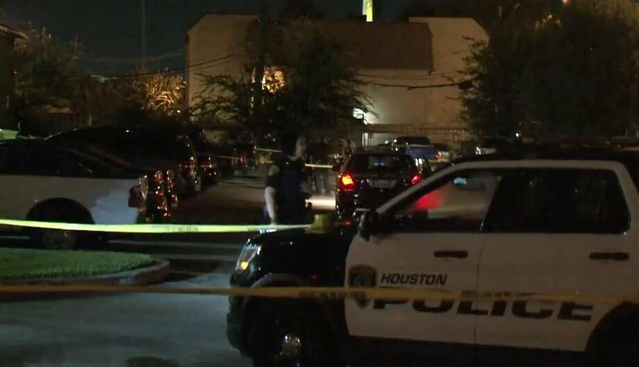 A man died after being shot in his parking lot in the 2500 block of Westridge on Tuesday, Sept. 25, 2018. Photo: Metro Video