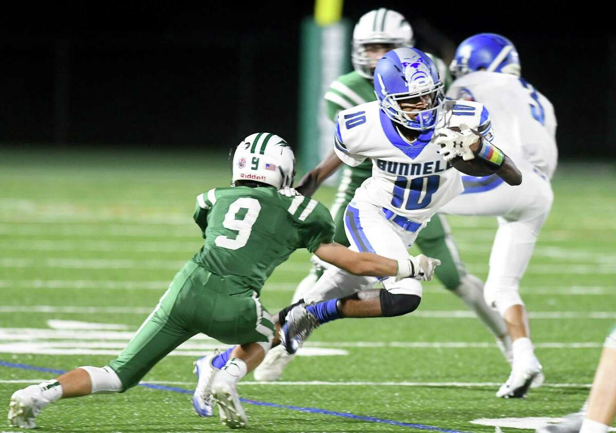 Football: Bunnell routs New Milford