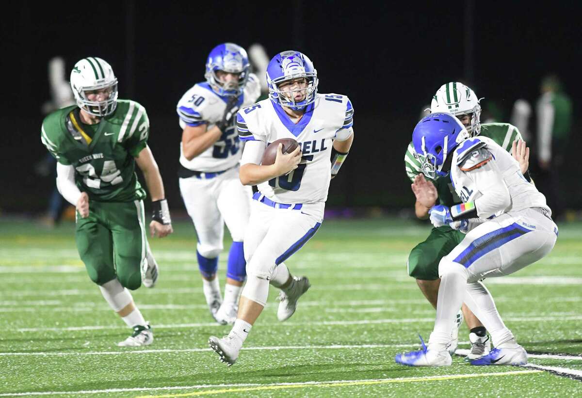 Football: Bunnell routs New Milford