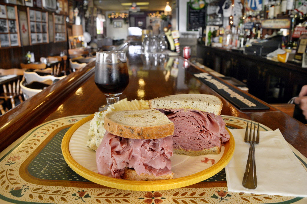 Slick's Tavern in Schenectady is closing after almost 50 years - Vimarsana News