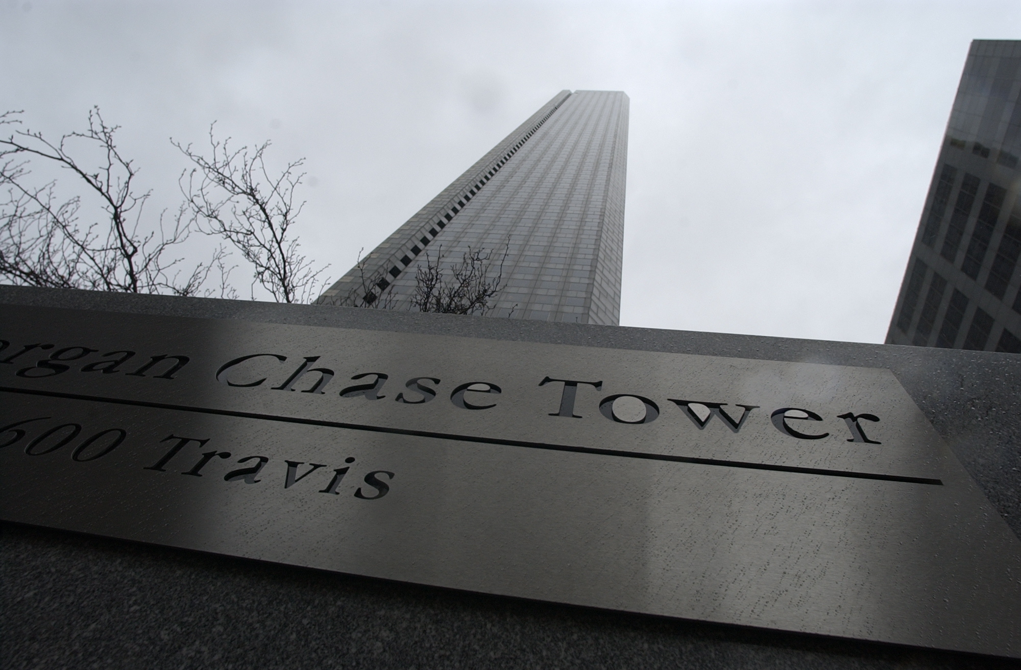 Chase Bank to close branch in namesake downtown tower