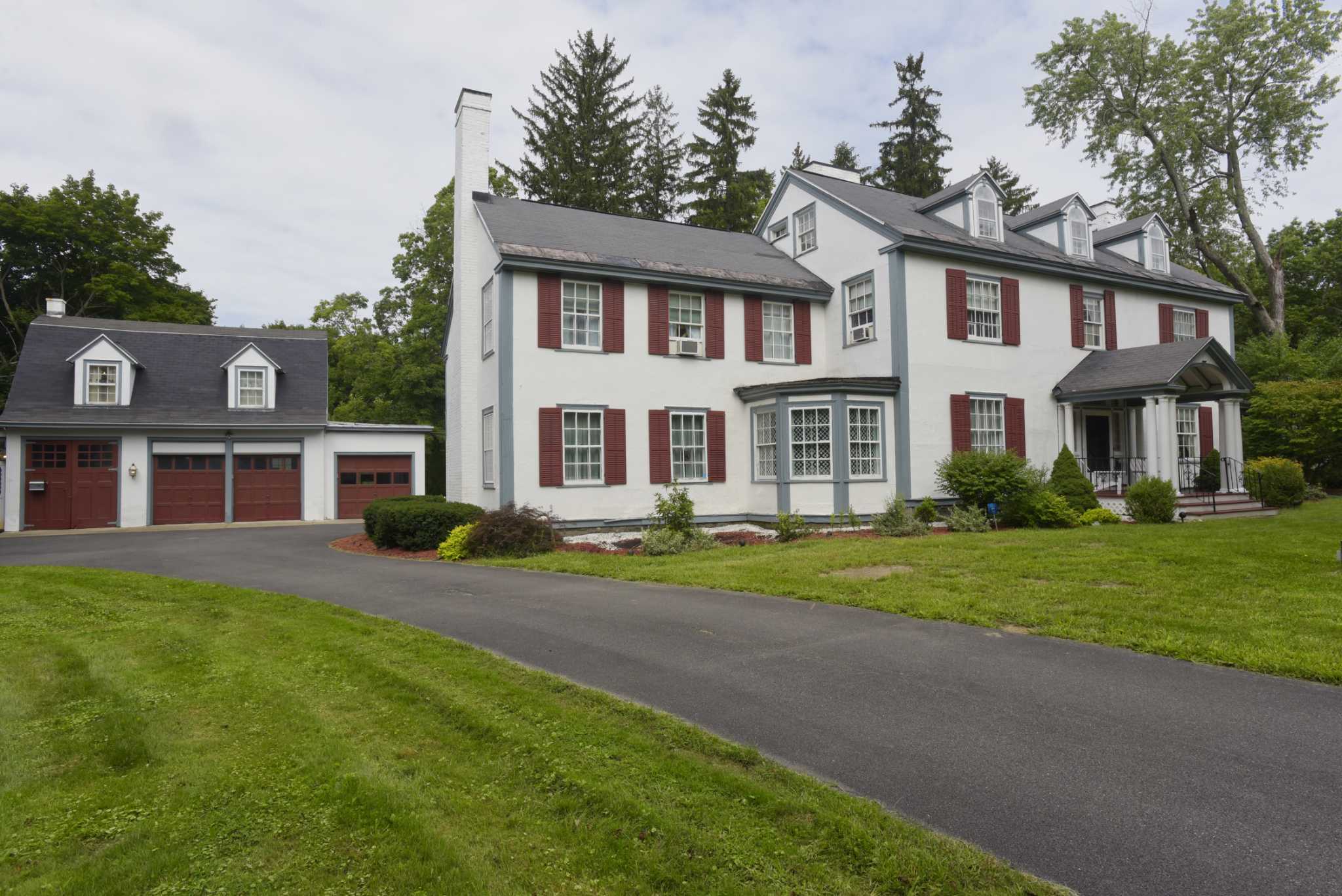 Antique touches attract family to Schenectady GE Realty Plot home