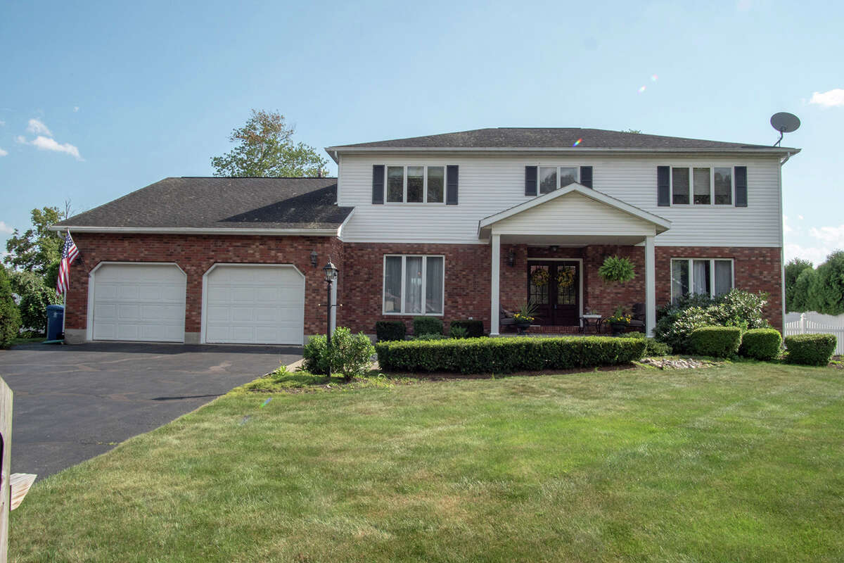 House of the Week Colonial in Guilderland