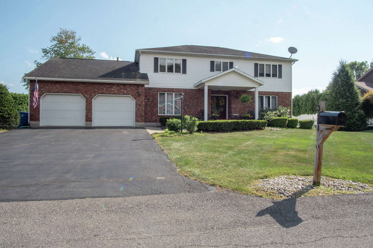 House of the Week Colonial in Guilderland