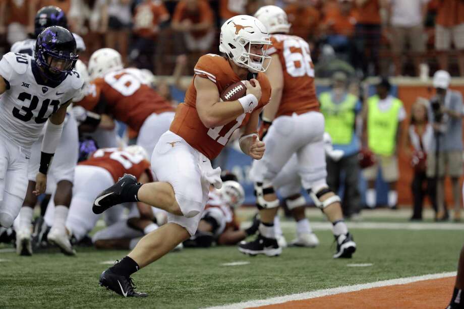 Texas to monitor QB Sam Ehlinger throughout week before ...