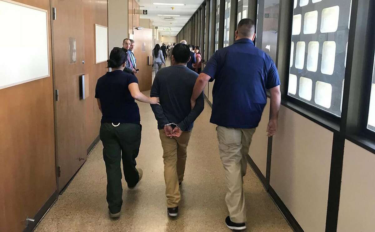 ICE agents detain a suspect inside Fresno County, Calif., Superior Court in July 2018. Last week, ICE agents arrested a man in a Sacramento courtroom. (Pablo Lopez/Fresno Bee/TNS)