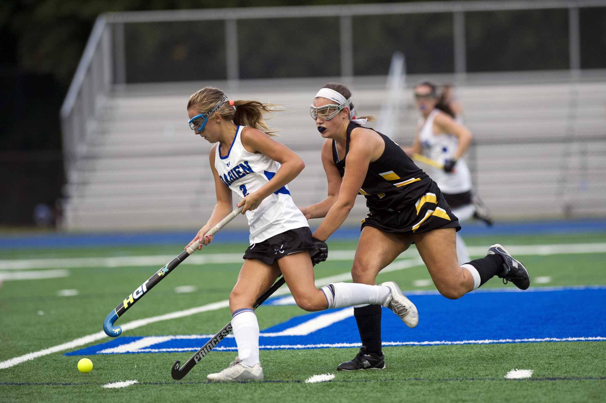 Darien field hockey tops Daniel Hand