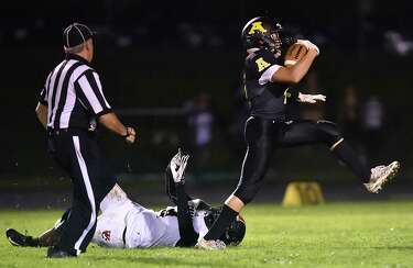 Amity Football Team Scores Scc Win Over Wilbur Cross New Haven