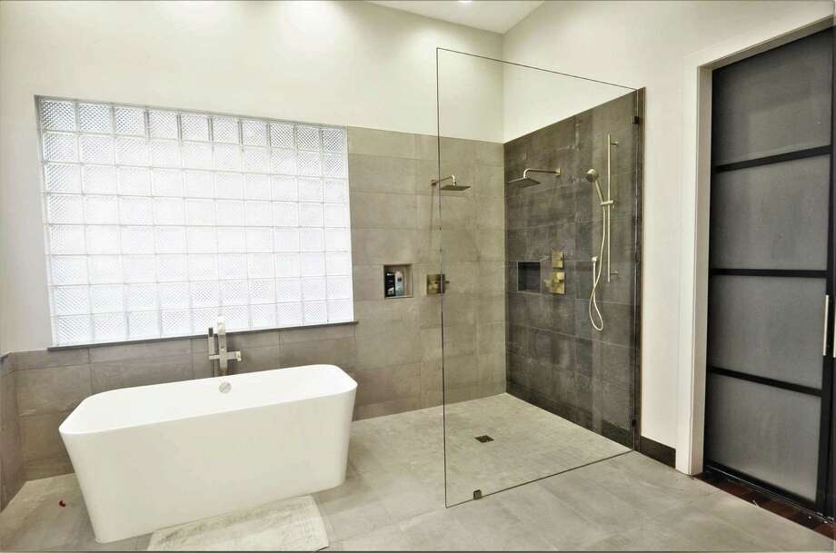 Ghba Remodelers Council Maximize E When Remodeling Small Bath A Clear Gl Shower Panel Makes This Room Seem Brighter And Larger