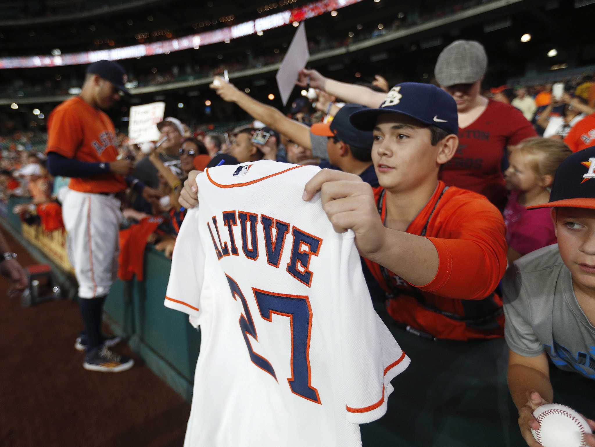 Astros' Jose Altuve's jersey second in sales behind Yankees' Aaron