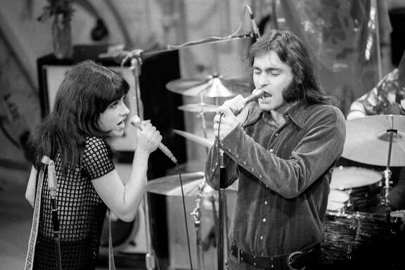 THE DICK CAVETT SHOW - Airdate: March 26, 1970. (Photo by ABC Photo Archives/ABC via Getty Images) GRACE SLICK AND MARTY BALIN OF JEFFERSON AIRPLANE PERFORMING