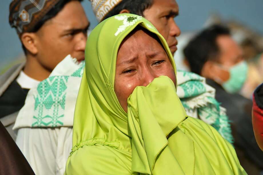quake survivors clamor to flee hard-hit indonesian city