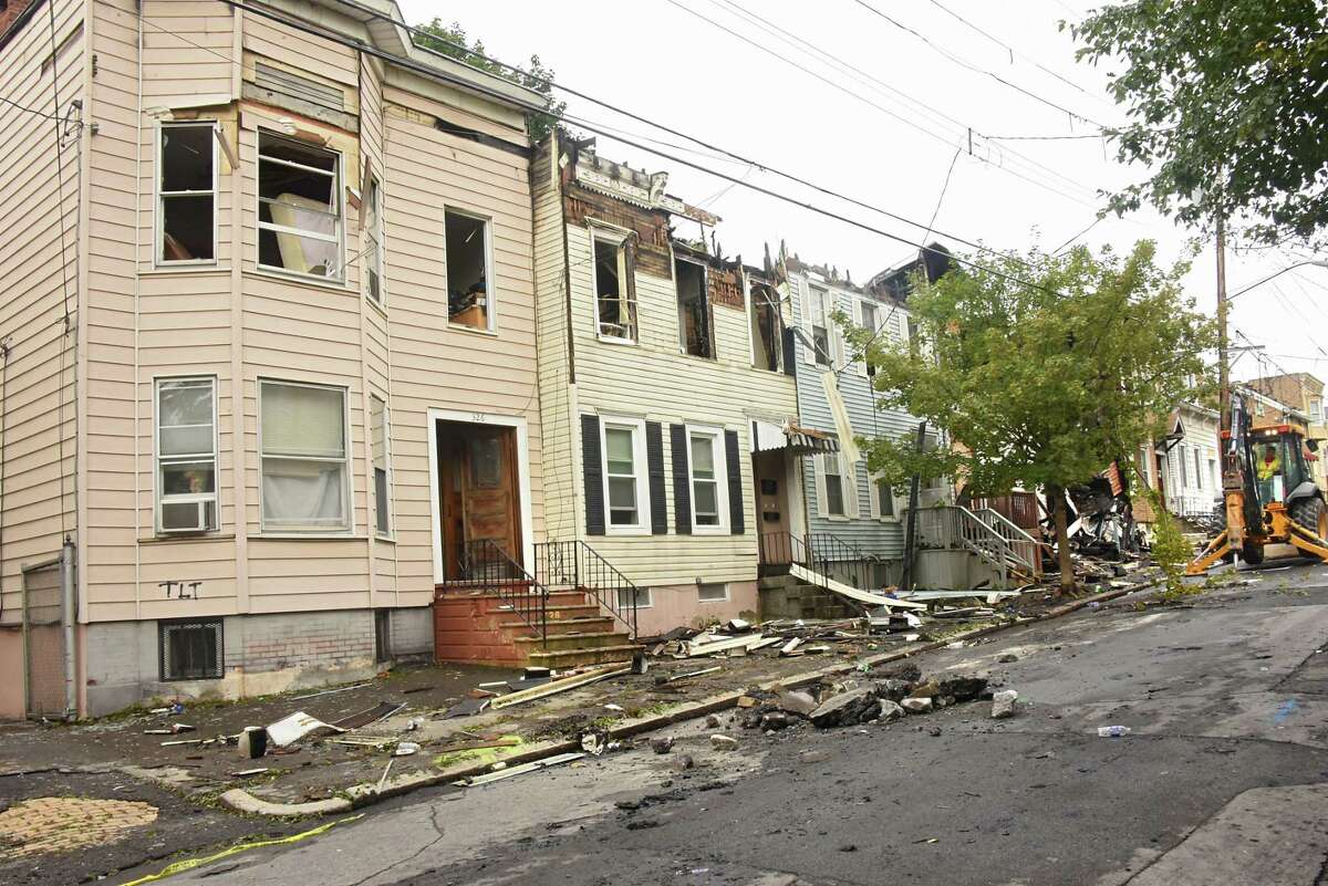 2 fires destroy a dozen buildings in Albany