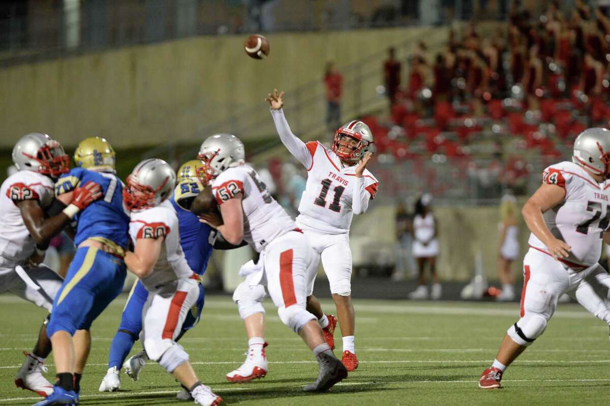 Travis football continues winning streak against Elkins