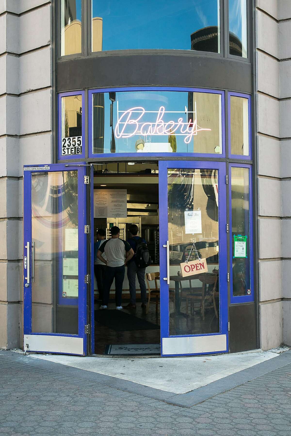 Sweet Bar Bakery in Oakland has new owners.