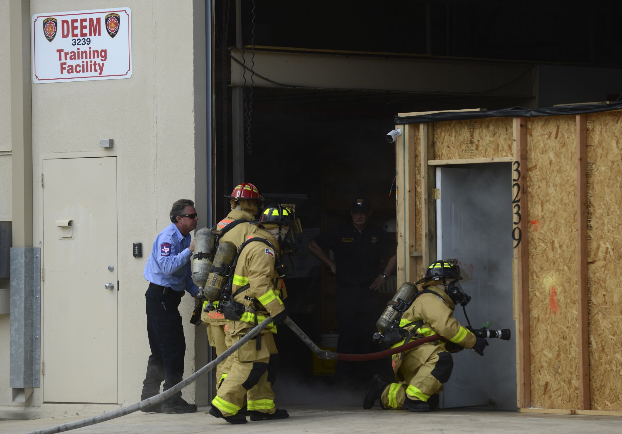 eight-san-antonio-firefighters-heading-to-california-with-cohort-of