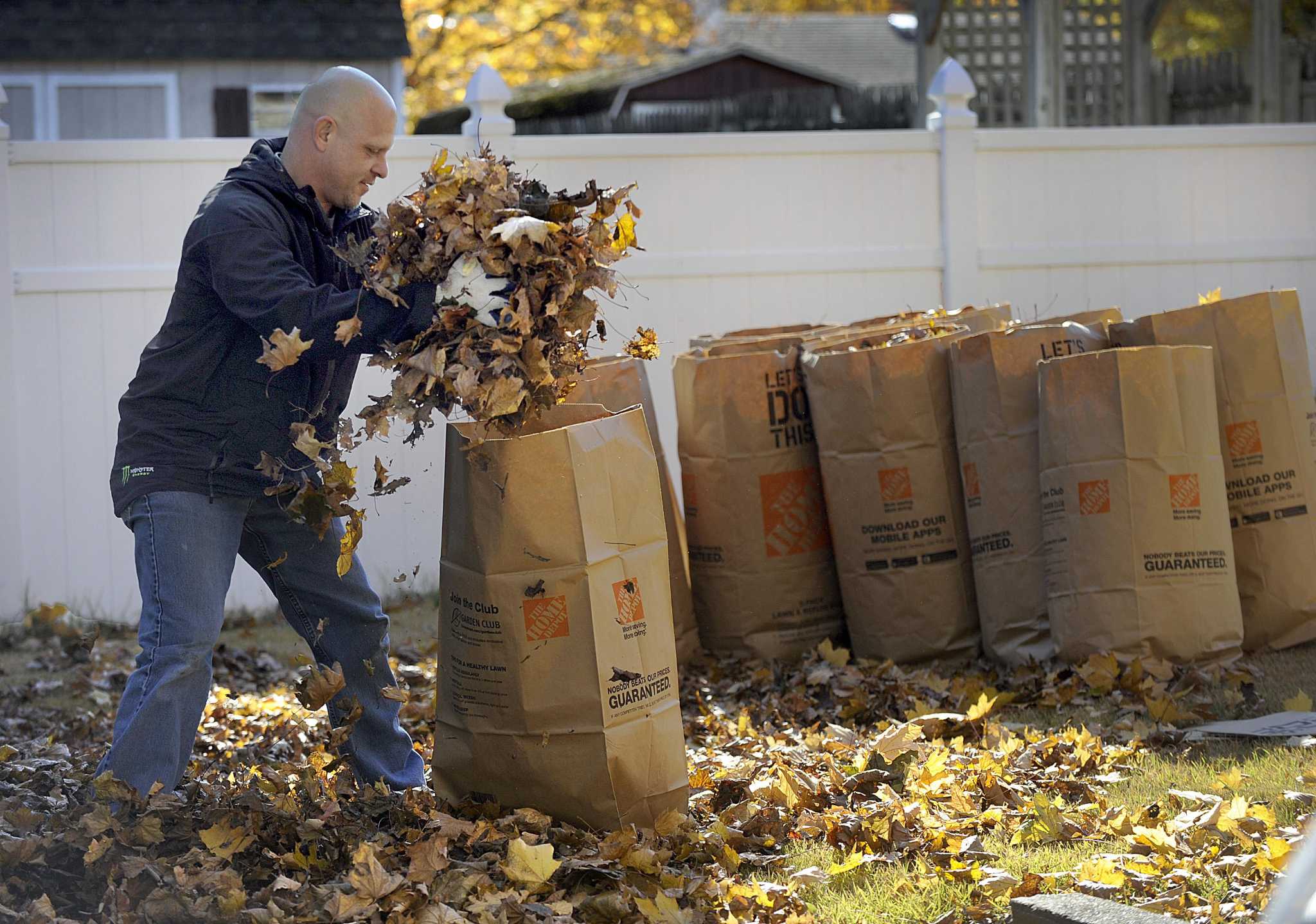 Danbury announces leaf pickup schedule