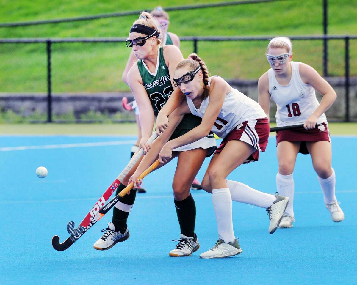 Sacred Heart field hockey storms past Loomis Chaffee