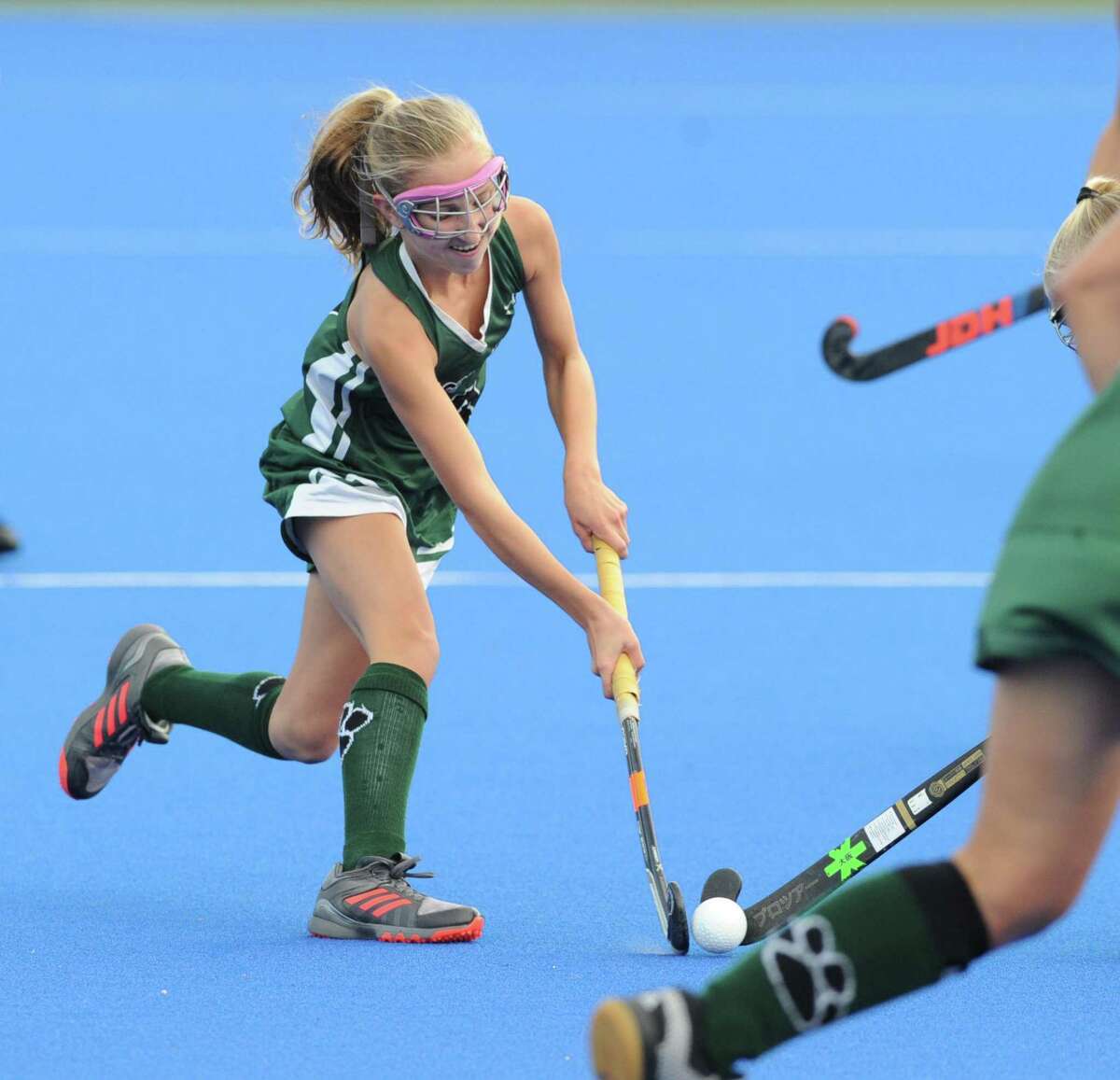 Sacred Heart field hockey storms past Loomis Chaffee