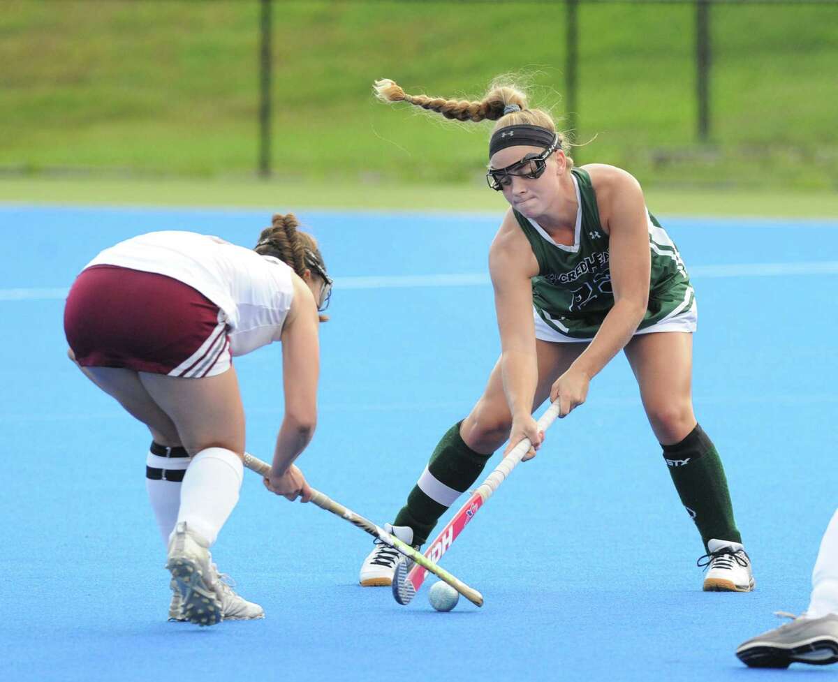 Sacred Heart field hockey storms past Loomis Chaffee